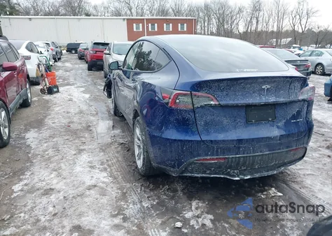 2023 Tesla Model Y Awd/Long Range Dual Motor All-Wheel Drive z USA, uszkodzony, nr VIN 7SAYGAEE6PF850531